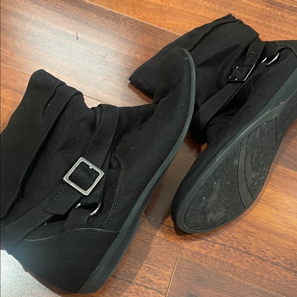 LOWER EAST SIDE Shoes - ⭐️LOWER EAST SIDE Black Scrunchie Ankle Boots- Size 9